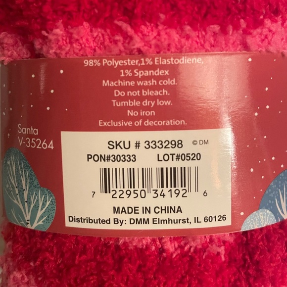 NWT Cozy Cuties Fuzzy Santa Socks - Picture 5 of 5